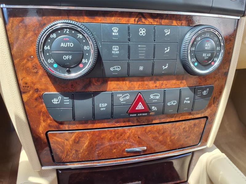 Mercedes-Benz GL-Class GL450 4MATIC 2010 Mercedes-Benz GL-Class GL450 4MATIC 2010