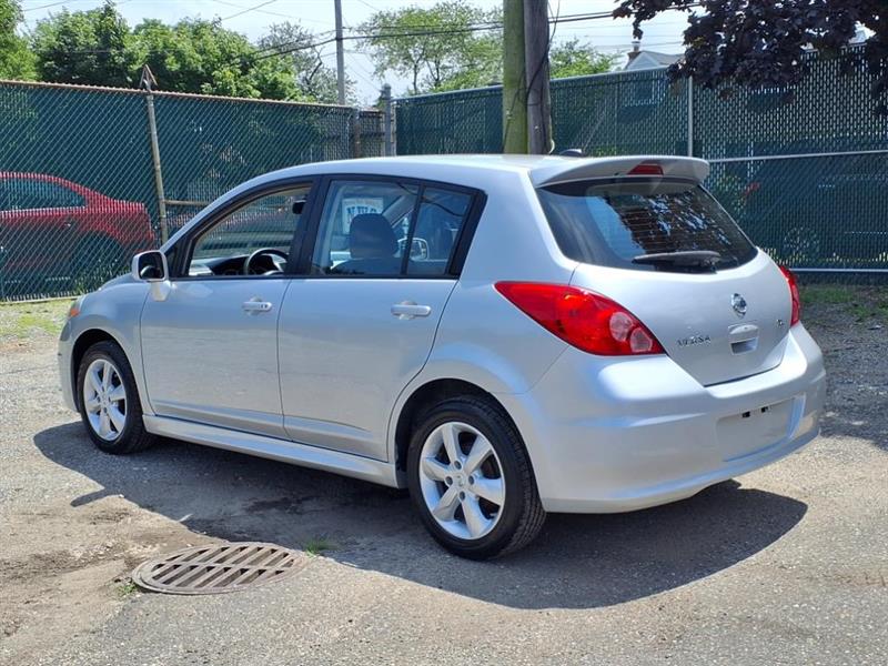 Nissan Versa 1.8 SL Hatchback 2012 Nissan Versa 1.8 SL Hatchback 2012