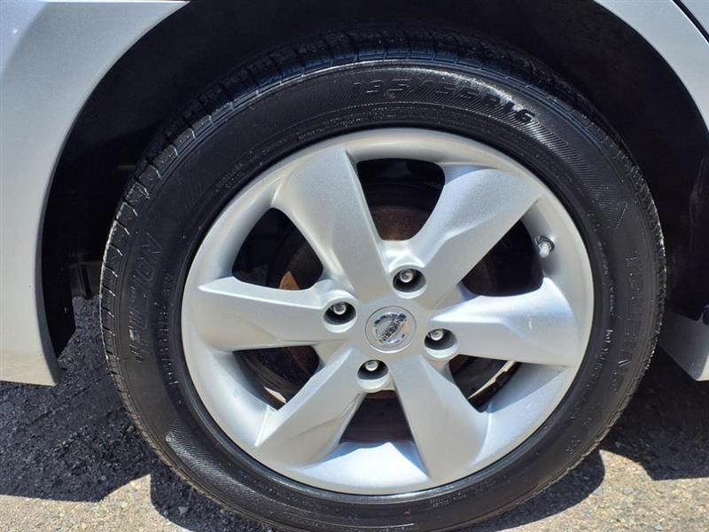 Nissan Versa 1.8 SL Hatchback 2012 Nissan Versa 1.8 SL Hatchback 2012