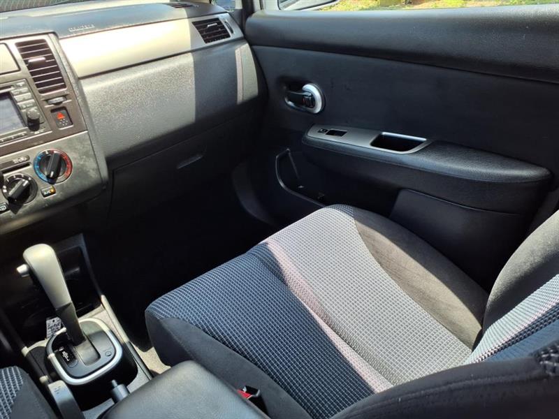 Nissan Versa 1.8 SL Hatchback 2012 Nissan Versa 1.8 SL Hatchback 2012