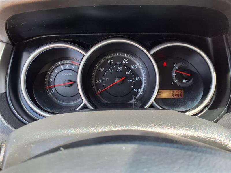 Nissan Versa 1.8 SL Hatchback 2012 Nissan Versa 1.8 SL Hatchback 2012