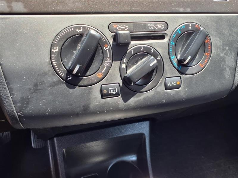 Nissan Versa 1.8 SL Hatchback 2012 Nissan Versa 1.8 SL Hatchback 2012