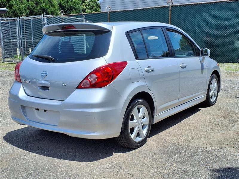Nissan Versa 1.8 SL Hatchback 2012