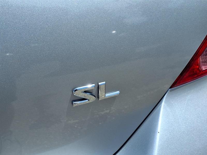 Nissan Versa 1.8 SL Hatchback 2012