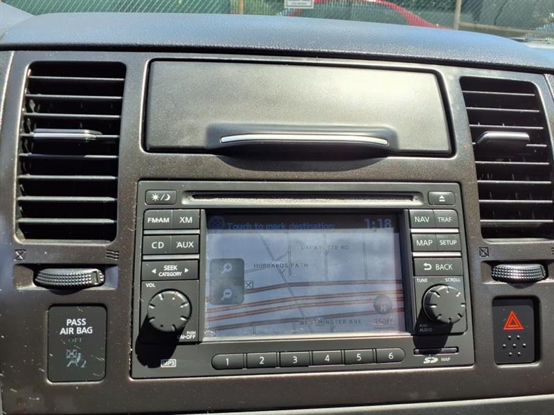 Nissan Versa 1.8 SL Hatchback 2012