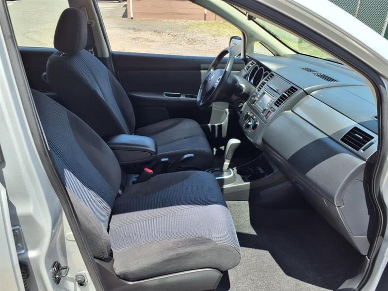 Nissan Versa 1.8 SL Hatchback 2012