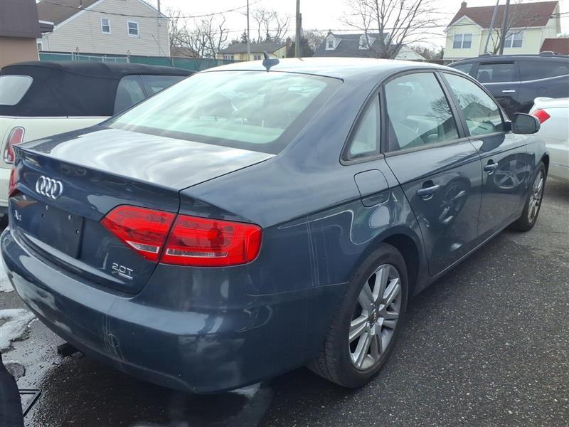Audi A4 2.0T Sedan quattro Tiptronic 2010