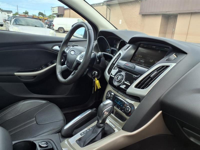 Ford Focus SEL Sedan 2012 Ford Focus SEL Sedan 2012