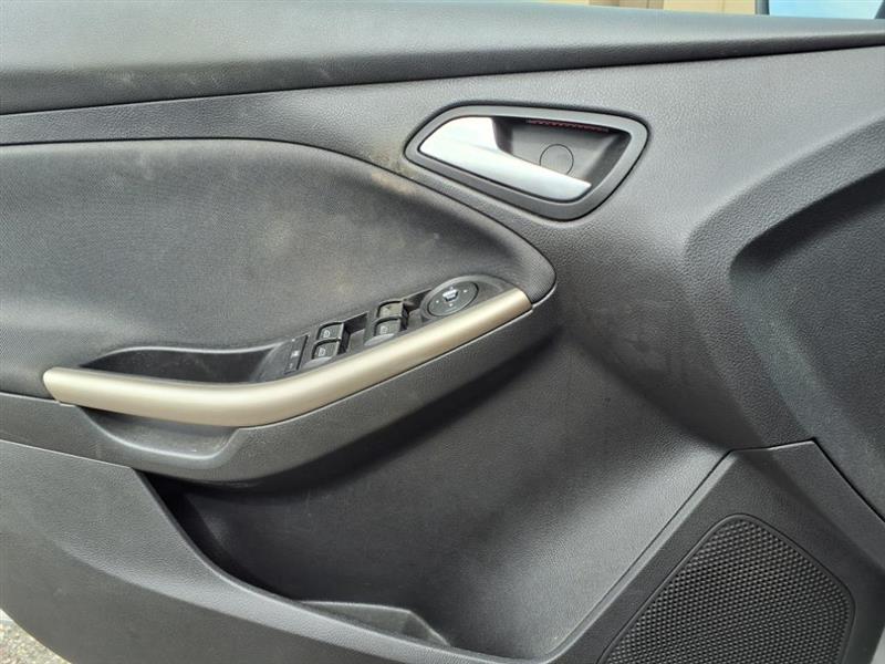 Ford Focus SEL Sedan 2012