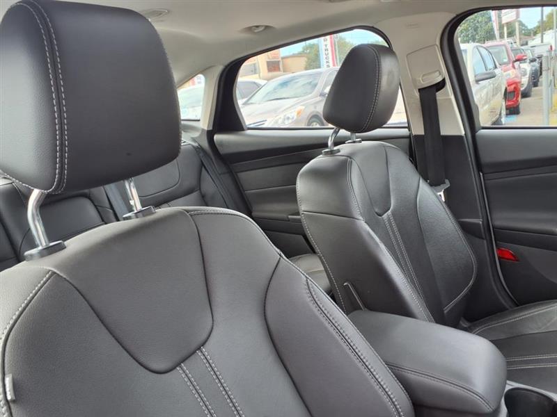 Ford Focus SEL Sedan 2012