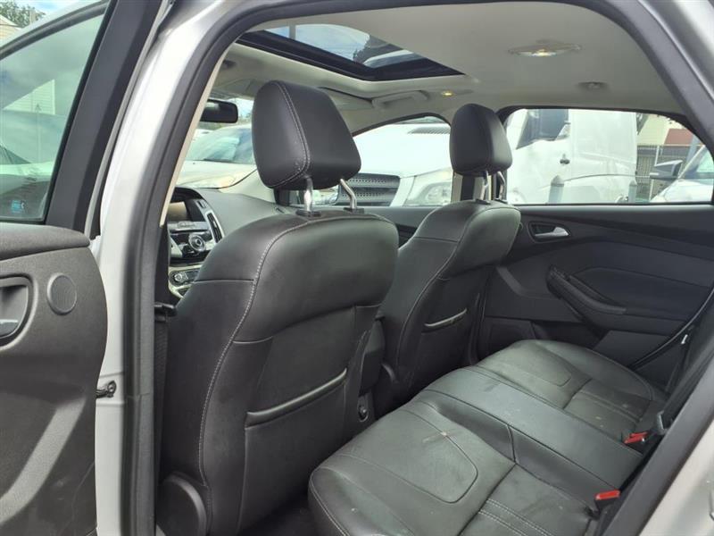 Ford Focus SEL Sedan 2012