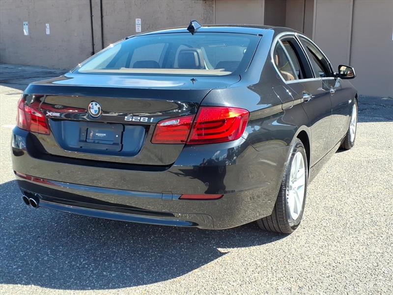 BMW 5-Series 528i xDrive 2013