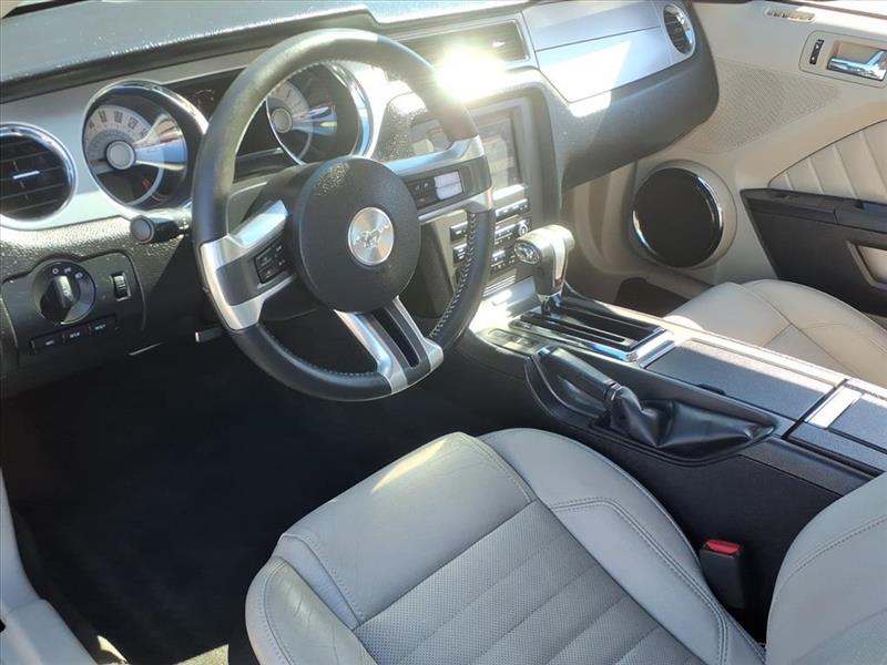 Ford Mustang V6 Coupe 2011