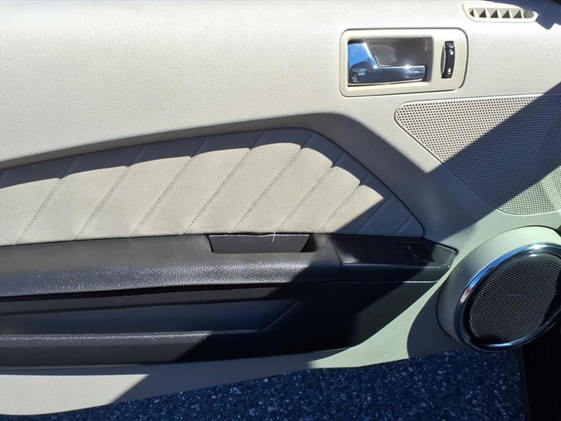 Ford Mustang V6 Coupe 2011