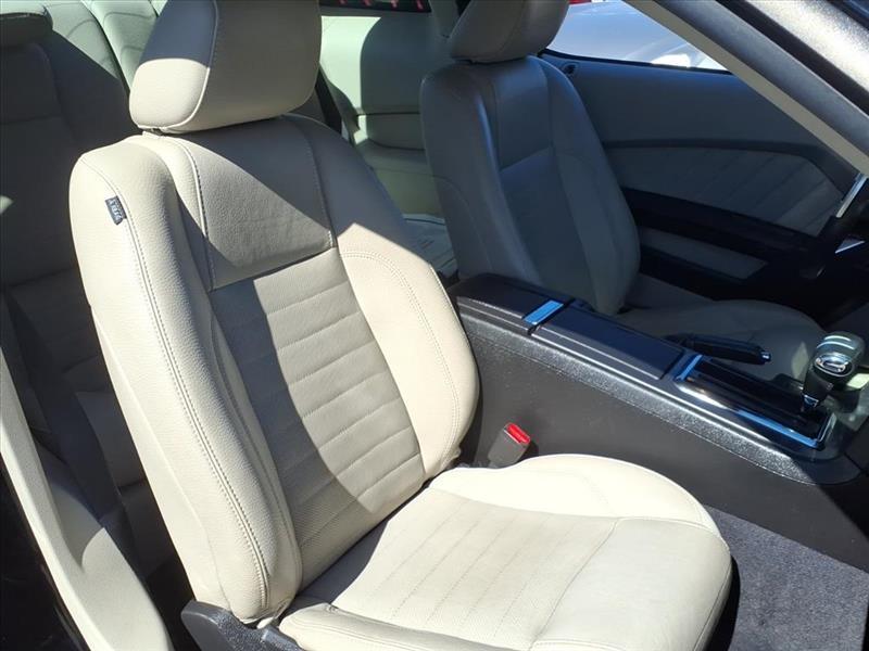 Ford Mustang V6 Coupe 2011