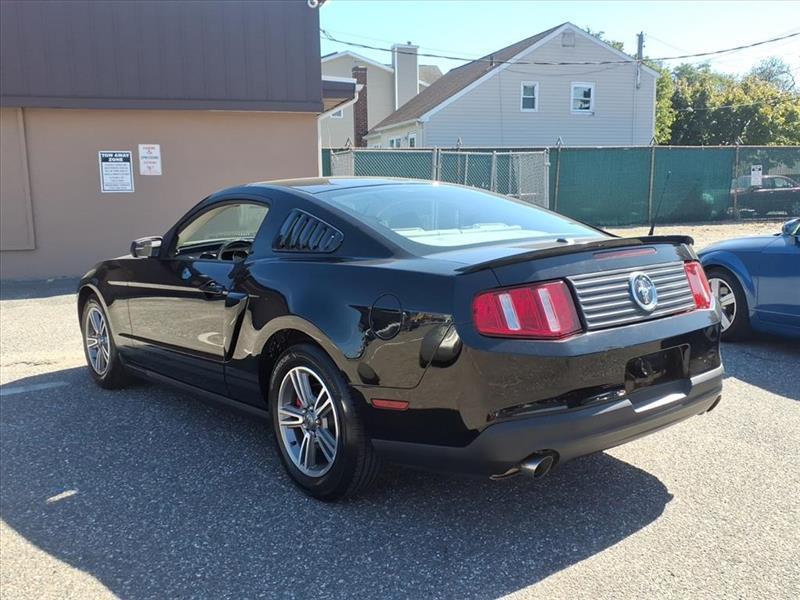 Ford Mustang V6 Coupe 2011