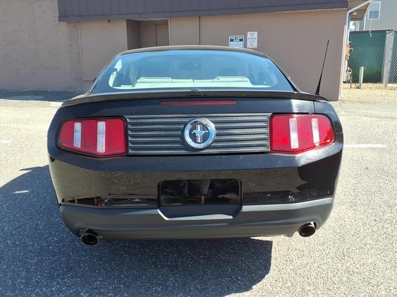 Ford Mustang V6 Coupe 2011