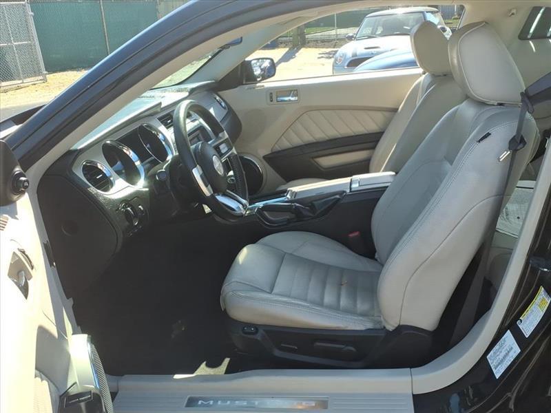 Ford Mustang V6 Coupe 2011