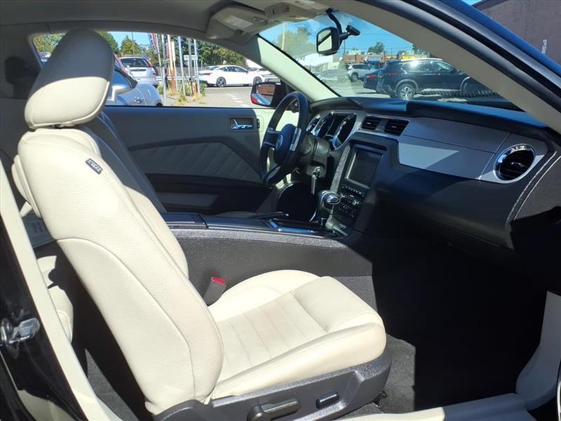 Ford Mustang V6 Coupe 2011