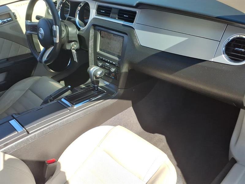 Ford Mustang V6 Coupe 2011