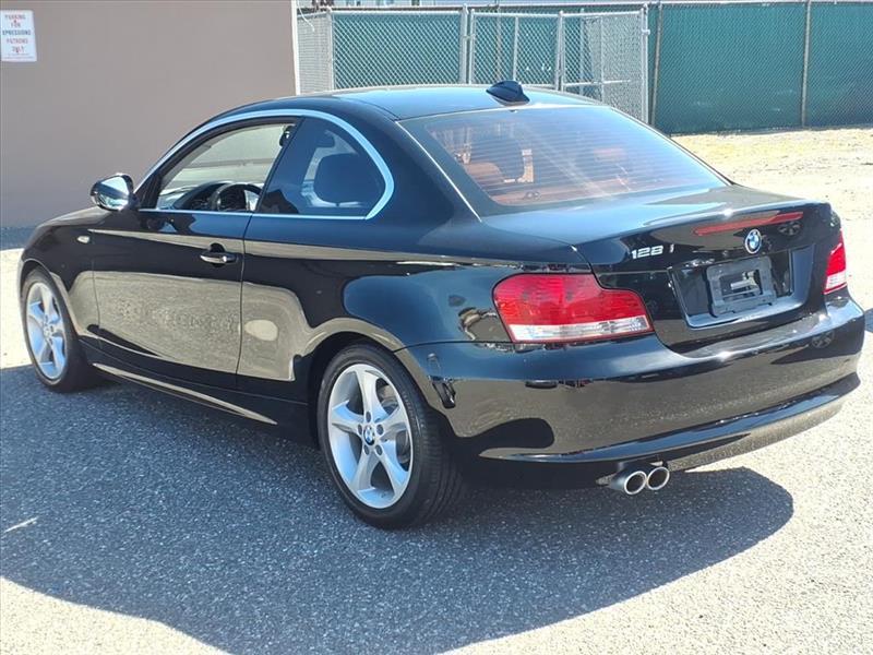 BMW 1-Series 128i Coupe 2011