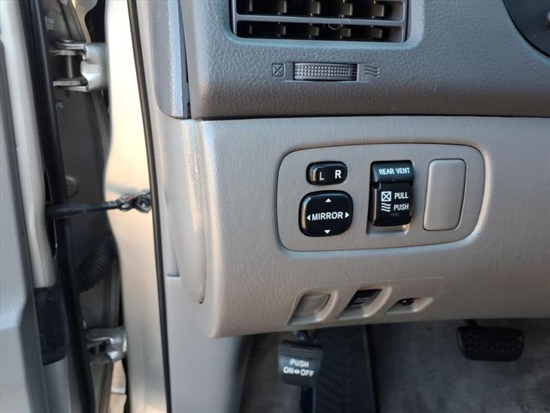 Toyota Sienna CE FWD 7-Passenger 2009