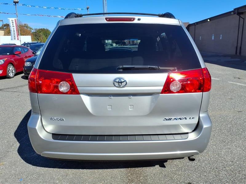 Toyota Sienna CE FWD 7-Passenger 2009