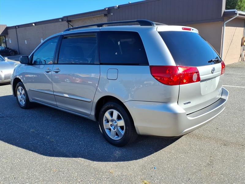 Toyota Sienna CE FWD 7-Passenger 2009