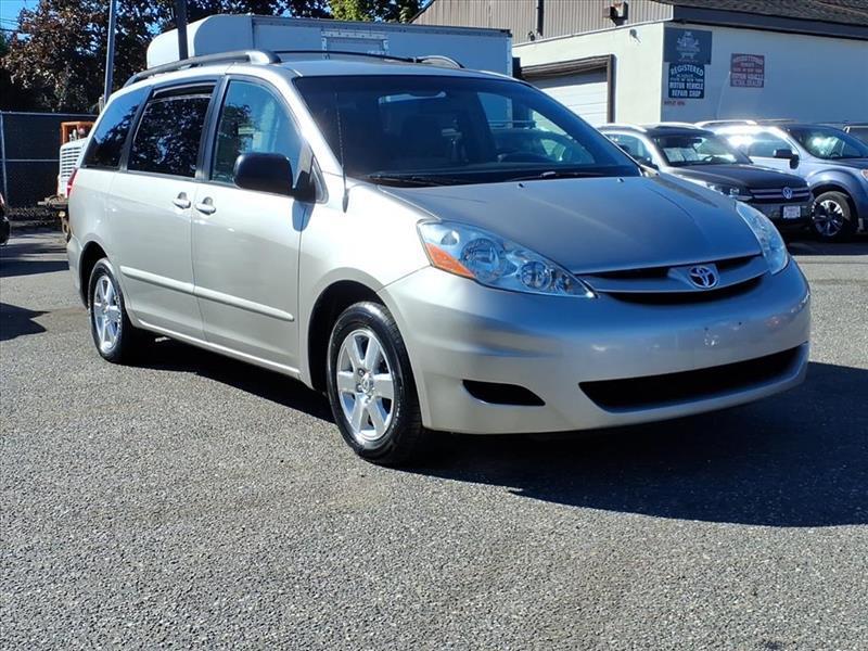 2009 Toyota Sienna CE FWD 7-Passenger