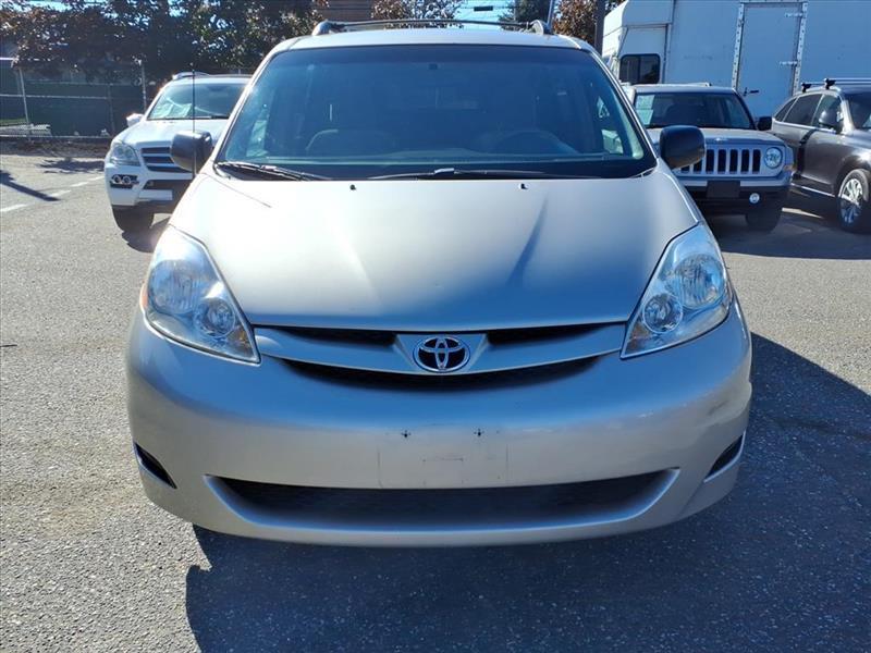 Toyota Sienna CE FWD 7-Passenger 2009