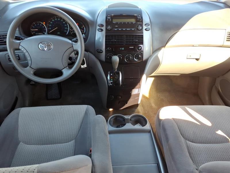 Toyota Sienna CE FWD 7-Passenger 2009