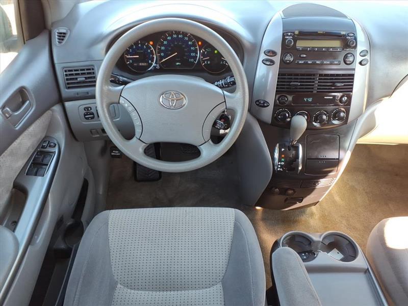 Toyota Sienna CE FWD 7-Passenger 2009
