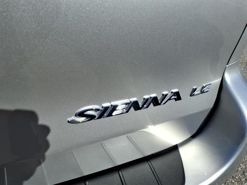 Toyota Sienna CE FWD 7-Passenger 2009