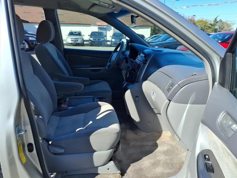 Toyota Sienna CE FWD 7-Passenger 2009