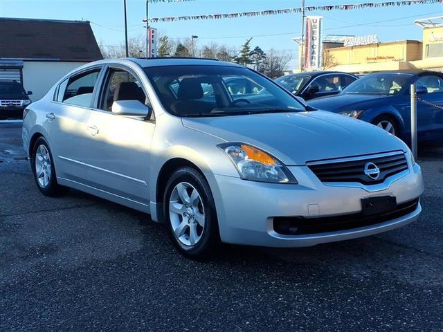 Silver 2009 Nissan Altima 2.5 Sedan Front-Wheel Drive Continuously Variable Transmission