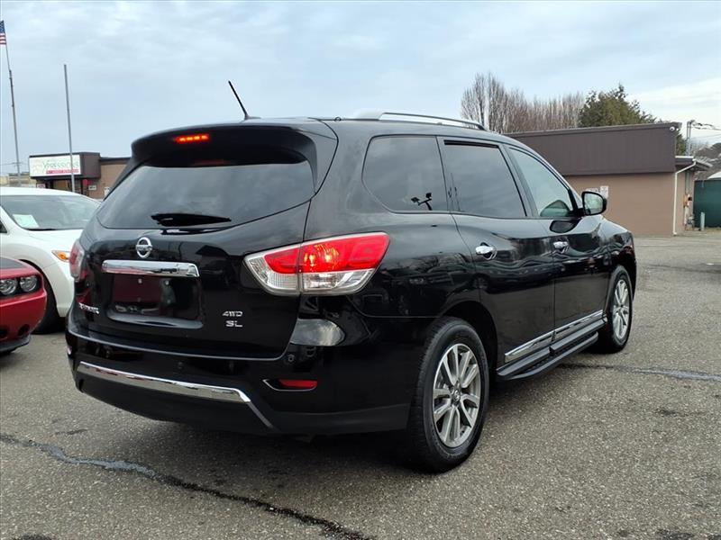 Nissan Pathfinder SV 4WD 2013