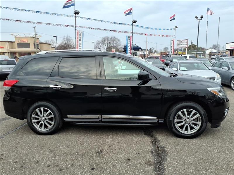 Nissan Pathfinder SV 4WD 2013