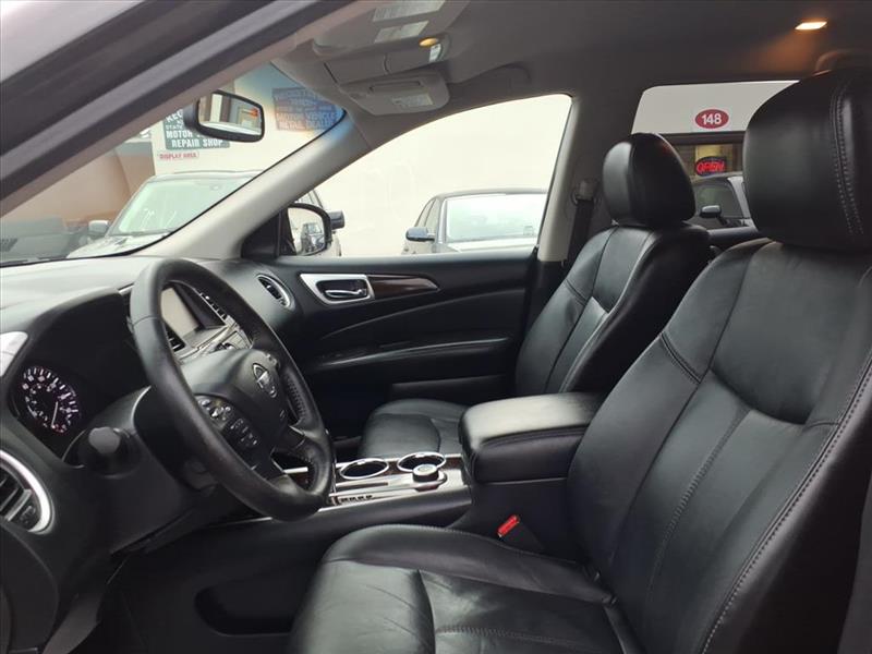 Nissan Pathfinder SV 4WD 2013