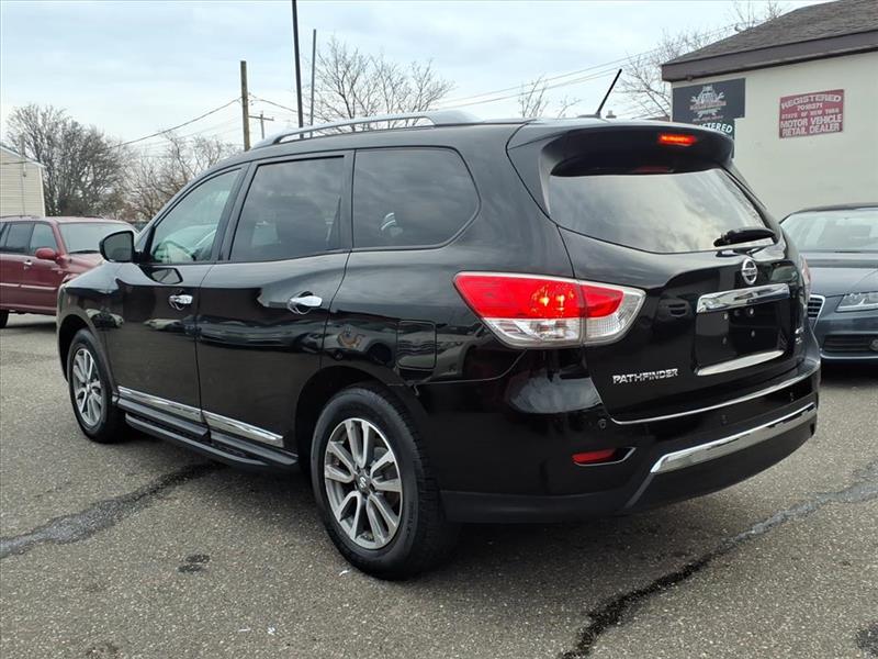 Nissan Pathfinder SV 4WD 2013