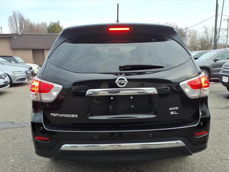 Nissan Pathfinder SV 4WD 2013