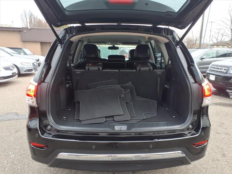 Nissan Pathfinder SV 4WD 2013