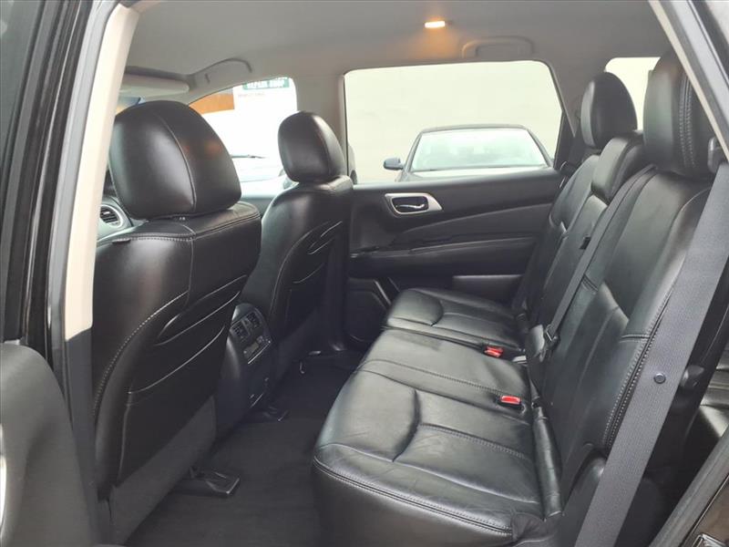 Nissan Pathfinder SV 4WD 2013