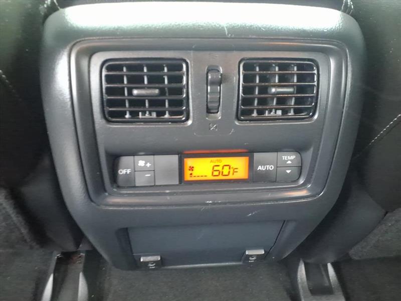 Nissan Pathfinder SV 4WD 2013