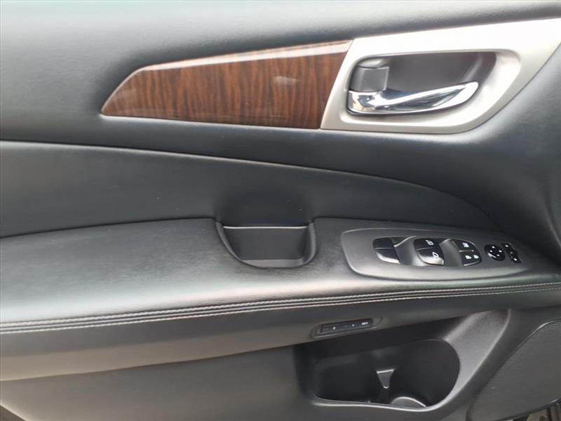 Nissan Pathfinder SV 4WD 2013