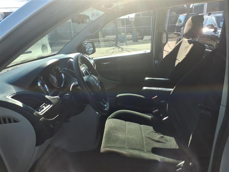 Dodge Grand Caravan SE 2012