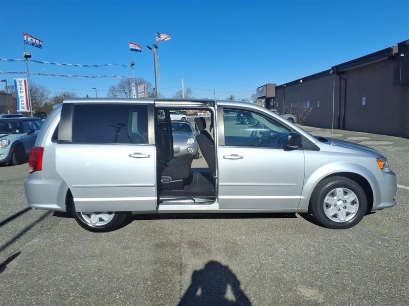 Dodge Grand Caravan SE 2012