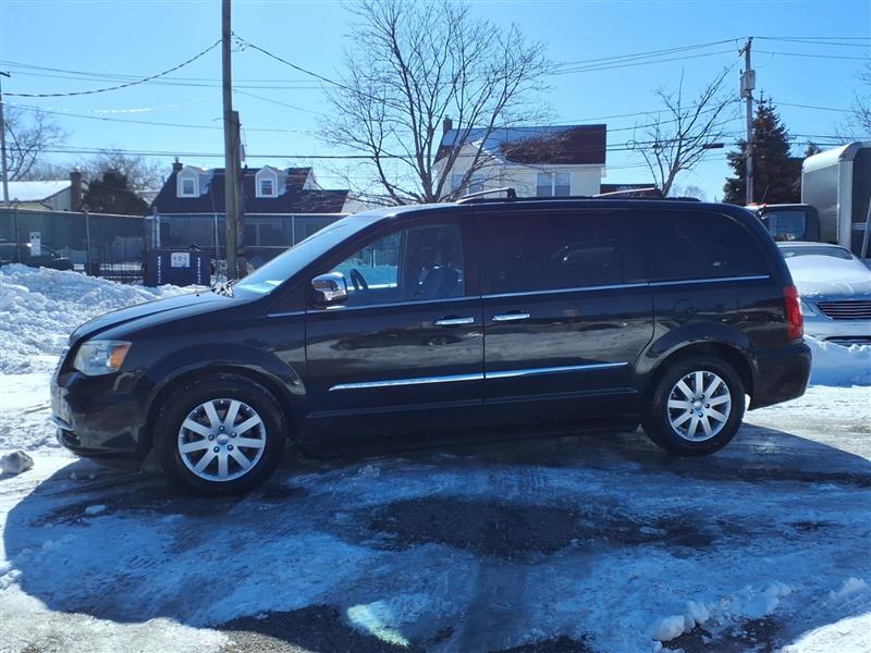 Chrysler Town & Country Touring-L 2012