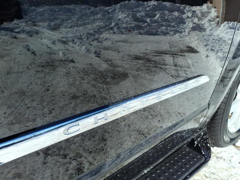 Chrysler Town & Country Touring-L 2012