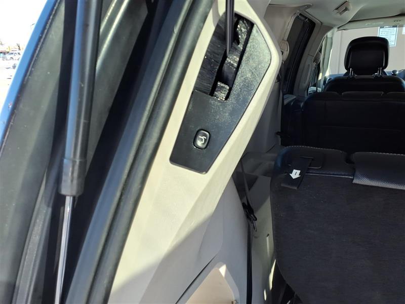 Chrysler Town & Country Touring-L 2012