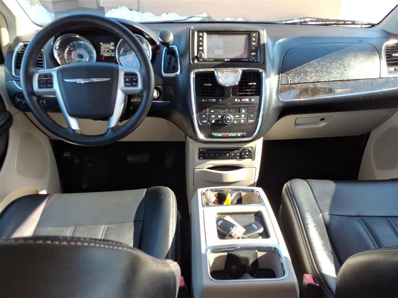 Chrysler Town & Country Touring-L 2012